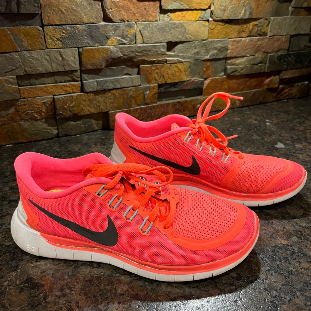 Nike Tennis Shoes EUC 7.5 Coral
